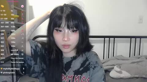 Snapshot of kitty_krush chatting on 09-26-25, 01:09 Kitty online show from 09-26-25, 01:09