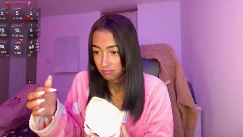 Snapshot of kitty_moon2 chatting on 02-06-26, 01:21 Kitty online show from 02-06-26, 01:21