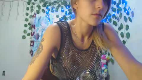 Snapshot of kitty_rousse69 chatting on 12-23-24, 04:01 Daniela Ferreira online show from 12-23-24, 04:01