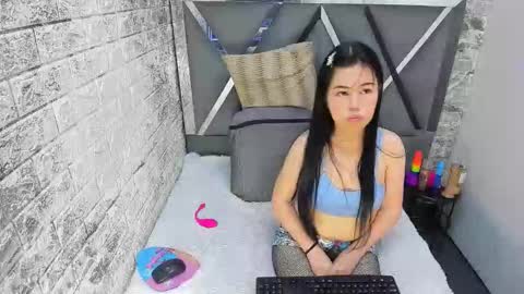 kitty_small69 online show from 05-04-26, 02:35