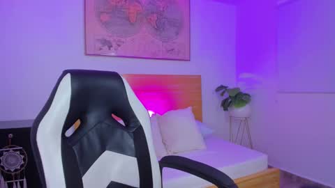 K I T T Y online show from 02-12-26, 01:39