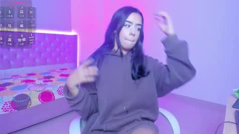 kitty_violet11 online show from 01-12-26, 04:29