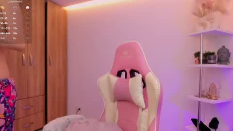 Snapshot of kittyfeet2 chatting on 06-24-26, 04:11 kitty online show from 06-24-26, 04:11