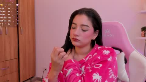 Snapshot of kittyfeet2 chatting on 07-19-26, 03:32 kitty online show from 07-19-26, 03:32
