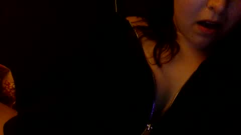 Snapshot of kittygirl__ chatting on 11-27-25, 08:33 kitty online show from 11-27-25, 08:33