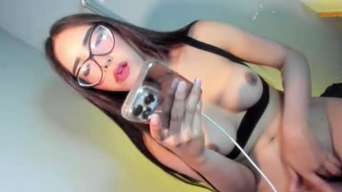 Snapshot of kittylickerfucker69 chatting on 05-15-26, 05:03 Grace online show from 05-15-26, 05:03