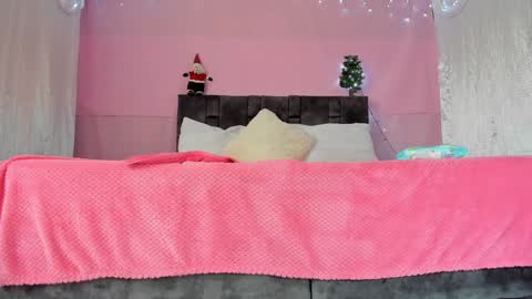 kitty  online show from 12-25-24, 04:22