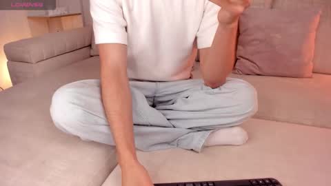 Sebastian online show from 12-02-25, 01:44