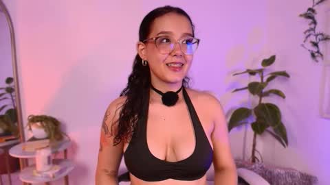 Snapshot of kittysophie_ chatting on 11-23-25, 10:31 Sophie online show from 11-23-25, 10:31