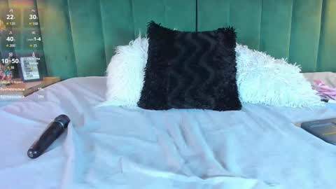 Snapshot of kittyy_milk chatting on 09-10-25, 06:19 K I T T Y Y online show from 09-10-25, 06:19