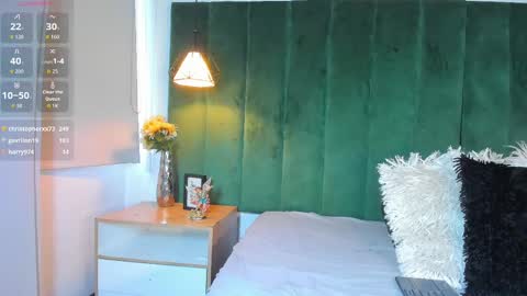 Snapshot of kittyy_milk chatting on 10-15-25, 09:15 K I T T Y Y online show from 10-15-25, 09:15