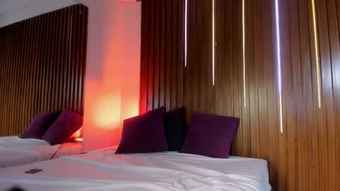 Kitty Hill online show from 03-06-25, 07:14