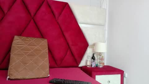 Snapshot of kity_spiderr chatting on 06-06-26, 12:10 Luisa y Jairo online show from 06-06-26, 12:10