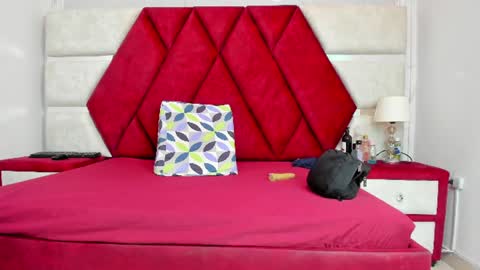 Snapshot of kity_spiderr chatting on 06-19-26, 12:09 Luisa y Jairo online show from 06-19-26, 12:09