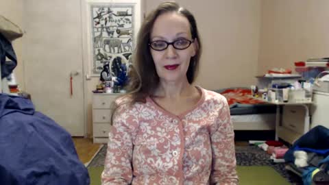 Snapshot of kiuminberry chatting on 12-28-24, 06:40 KiuminBerry online show from 12-28-24, 06:40