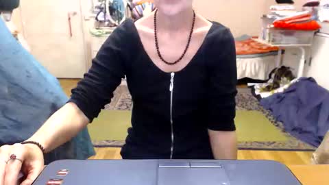 Snapshot of kiuminberry chatting on 09-10-25, 12:05 KiuminBerry online show from 09-10-25, 12:05