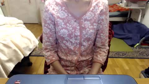 Snapshot of kiuminberry chatting on 10-07-25, 12:24 KiuminBerry online show from 10-07-25, 12:24