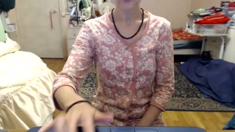 Snapshot of kiuminberry chatting on 10-20-25, 10:38 KiuminBerry online show from 10-20-25, 10:38