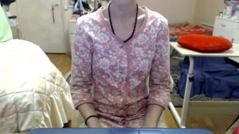 Snapshot of kiuminberry chatting on 11-03-25, 07:42 KiuminBerry online show from 11-03-25, 07:42