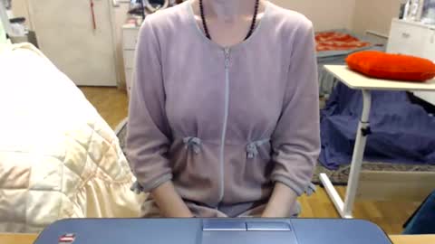 Snapshot of kiuminberry chatting on 11-08-25, 11:32 KiuminBerry online show from 11-08-25, 11:32