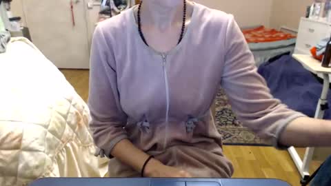 Snapshot of kiuminberry chatting on 11-09-25, 10:24 KiuminBerry online show from 11-09-25, 10:24