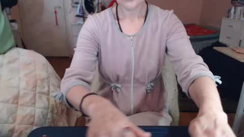 Snapshot of kiuminberry chatting on 11-16-25, 10:10 KiuminBerry online show from 11-16-25, 10:10