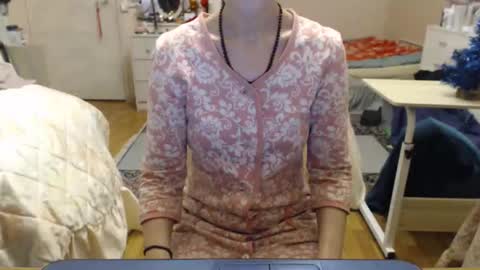 Snapshot of kiuminberry chatting on 12-14-25, 05:18 KiuminBerry online show from 12-14-25, 05:18