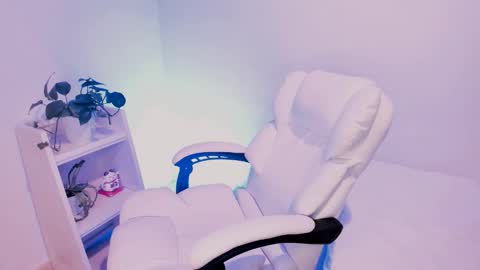 Snapshot of kiwi____ chatting on 11-28-25, 12:46 Little piece of fruit online show from 11-28-25, 12:46