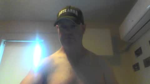kiwiguy19773 online show from 12-22-24, 03:33