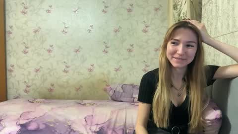 Louise and Mark online show from 01-06-25, 03:08