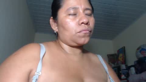 Snapshot of kloe_boobs chatting on 10-06-25, 07:39 Kloe online show from 10-06-25, 07:39