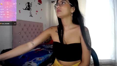 Snapshot of kloy_sech chatting on 02-10-25, 06:24 Valen online show from 02-10-25, 06:24