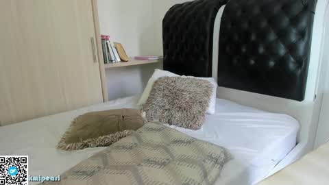 Snapshot of kmipearl chatting on 02-06-25, 01:43 Camila Reyes online show from 02-06-25, 01:43