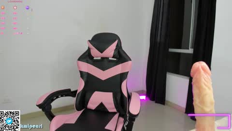 Snapshot of kmipearl chatting on 10-16-25, 10:16 Camila Reyes online show from 10-16-25, 10:16