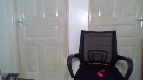 Snapshot of knight_nurse69 chatting on 10-25-25, 12:07 knight_nurse69 online show from 10-25-25, 12:07