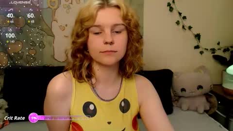 Snapshot of komorebbi chatting on 04-30-26, 10:36 Marta online show from 04-30-26, 10:36