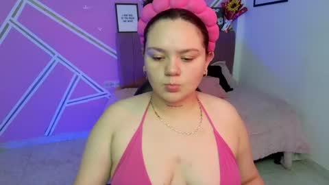 Snapshot of koning_moretti chatting on 06-18-26, 02:56 camila online show from 06-18-26, 02:56