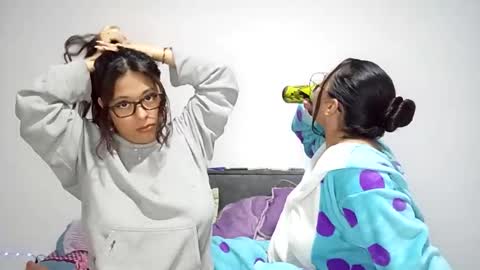 Konny and Laila online show from 06-11-26, 03:59