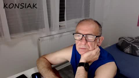 Komsiak online show from 09-17-25, 06:20