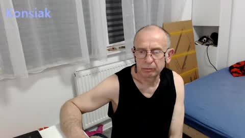 Komsiak online show from 05-20-26, 07:09