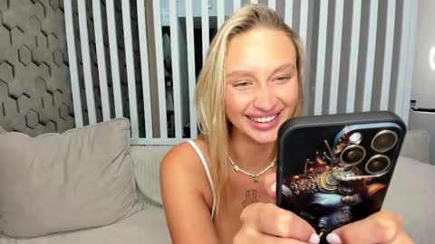 Snapshot of koop_poop18 chatting on 11-21-25, 06:56 Eva online show from 11-21-25, 06:56