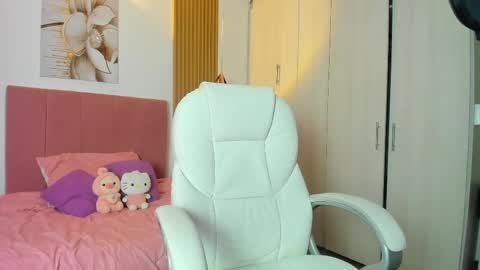 Snapshot of korarousee chatting on 09-15-25, 01:00 Kora online show from 09-15-25, 01:00