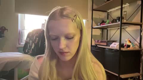 Ariela online show from 06-18-26, 06:45