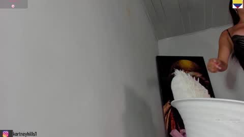 Snapshot of kortneyhills chatting on 11-10-25, 04:11 Kortneyhills - Aries online show from 11-10-25, 04:11