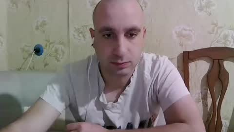 Snapshot of kostua31 chatting on 10-24-25, 04:03 kvg-1994 online show from 10-24-25, 04:03