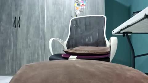 Koto Bombon online show from 04-18-26, 01:53