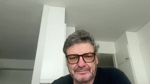 Snapshot of kovapoika chatting on 10-18-25, 12:28 kovapoika online show from 10-18-25, 12:28