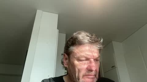 Snapshot of kovapoika chatting on 10-20-25, 01:00 kovapoika online show from 10-20-25, 01:00