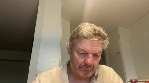 Snapshot of kovapoika chatting on 10-25-25, 09:39 kovapoika online show from 10-25-25, 09:39