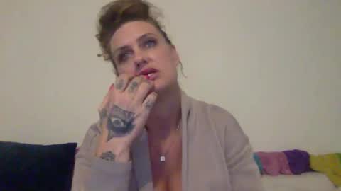 Snapshot of koyoteej chatting on 01-17-25, 07:16 koyoteej online show from 01-17-25, 07:16